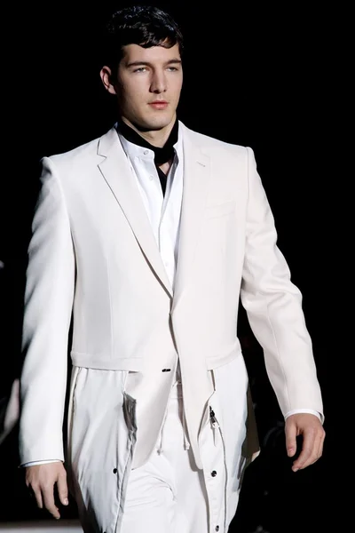 Look 18